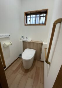 タンクが露出しない“なんちゃってタンクレストイレ”へリフォームしました。