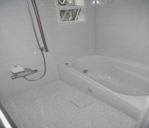 浴室・トイレ・洗面台まとめてリフォームして配管もきれいにしました。