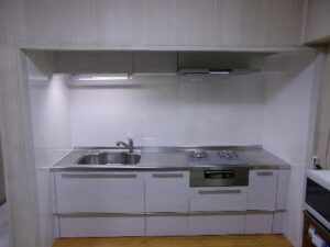 船橋市◆システムキッチンへリフォームしてテーブルコンロからビルトインコンロにしました。